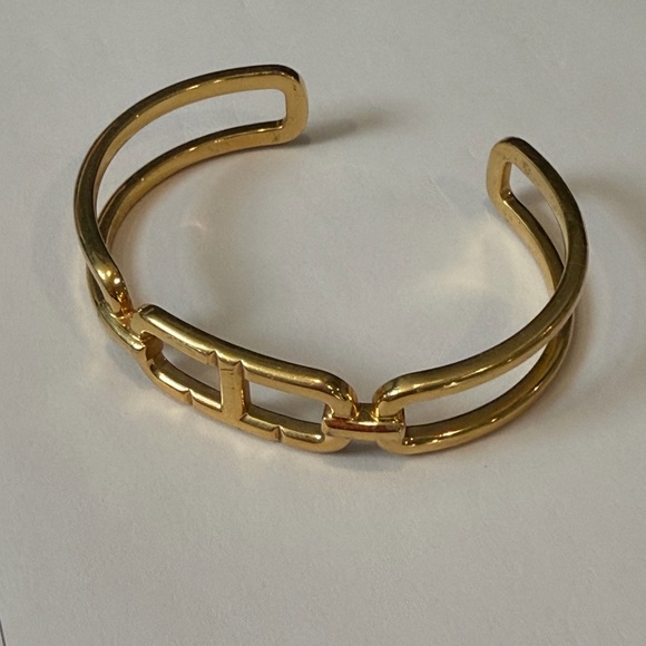 Elegant Gold Cuff Bracelet